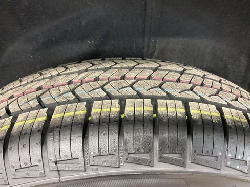 Used 2023 GMC Acadia SLE w/ LPO, Floor Liner Package AWD/4WD image 8