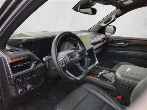 Used 2025 GMC Yukon Denali image 10