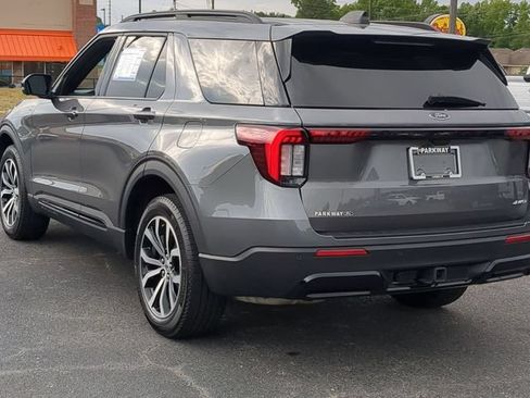 Used 2025 Ford Explorer ST-Line AWD/4WD image 3
