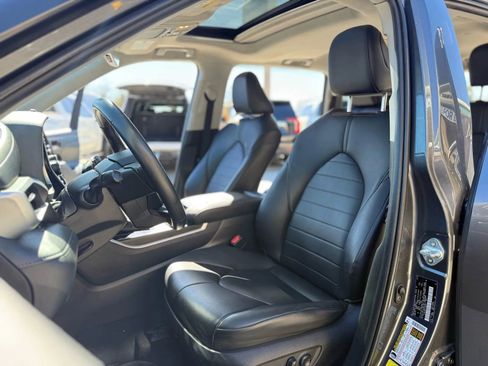 Used 2020 Toyota Highlander XLE image 17