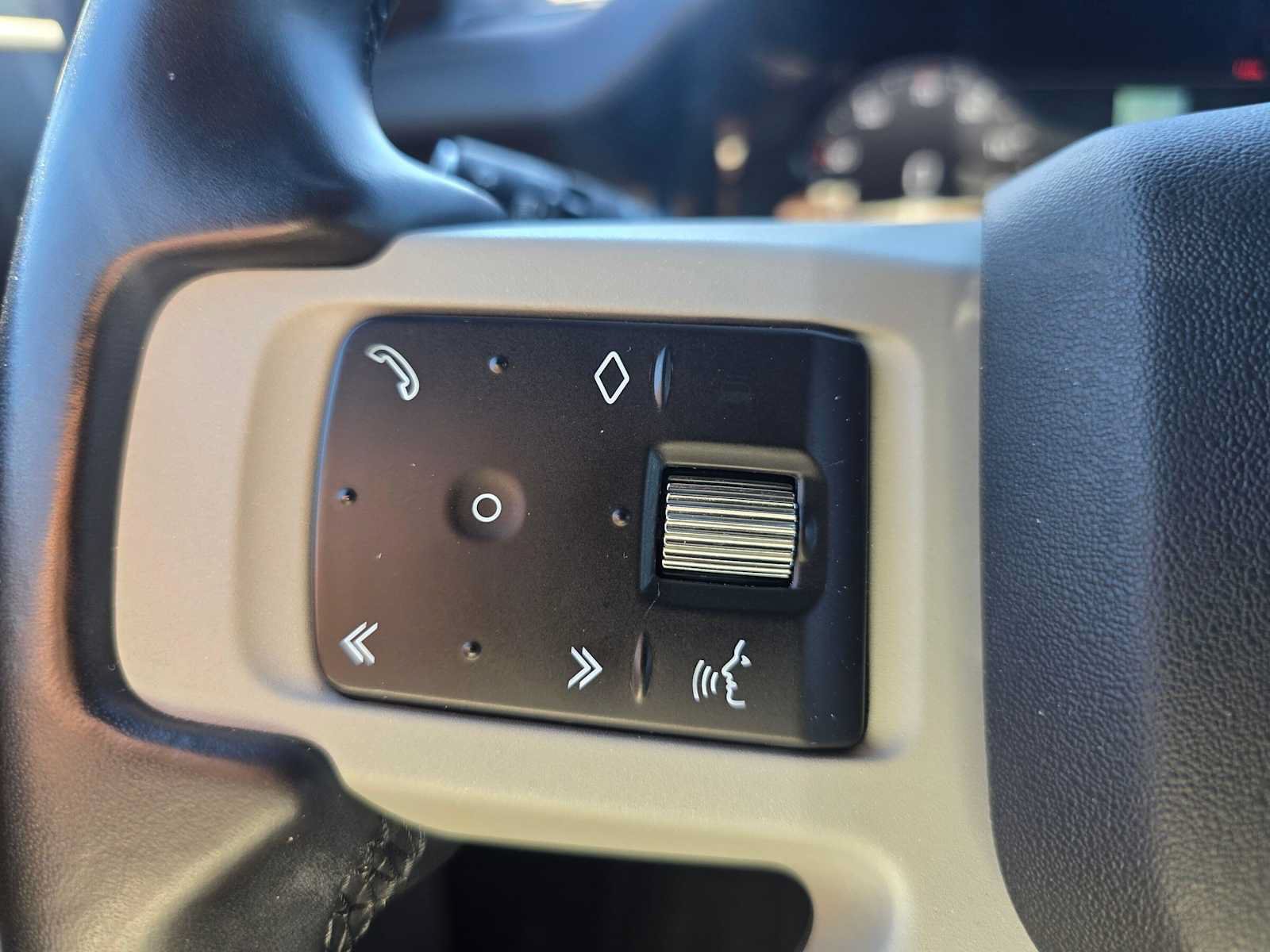 Certified 2023 Land Rover Defender 130 SE AWD/4WD image 32