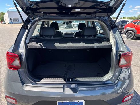Certified 2025 Hyundai Venue Limited FWD image 10