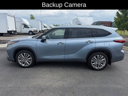 Used 2023 Toyota Highlander Platinum AWD/4WD image 5