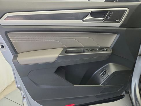 Used 2021 Volkswagen Atlas Cross Sport SEL Premium image 21