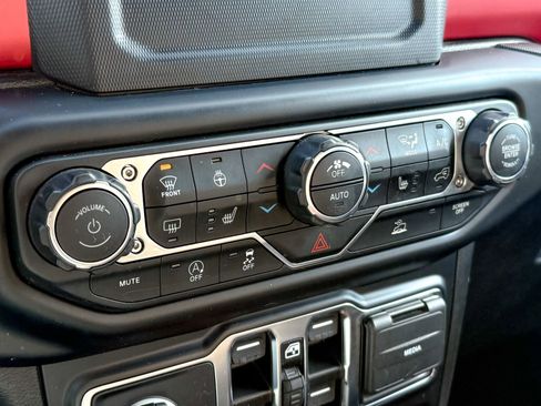 Used 2021 Jeep Wrangler Unlimited Rubicon w/ Xtreme Recon 35" Tire Package image 21