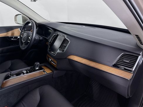 Used 2023 Volvo XC90 B5 Plus w/ Protection Package Premier image 30