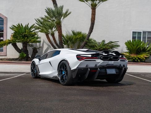Used 2025 Lamborghini Revuelto image 33