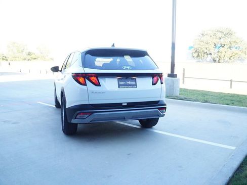 New 2026 Hyundai Tucson SE image 7