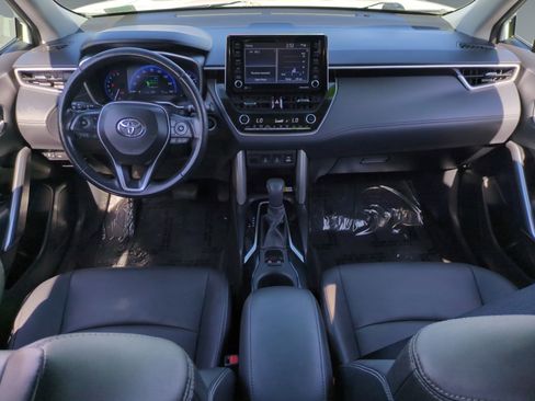 Used 2022 Toyota Corolla Cross XLE image 10