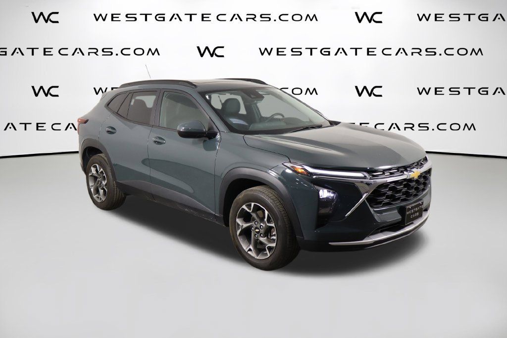 Used 2025 Chevrolet Trax LT w/ Sunroof Package FWD image 42