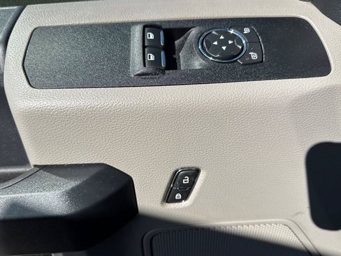 Used 2022 Ford F550 2WD Regular Cab Super Duty image 11