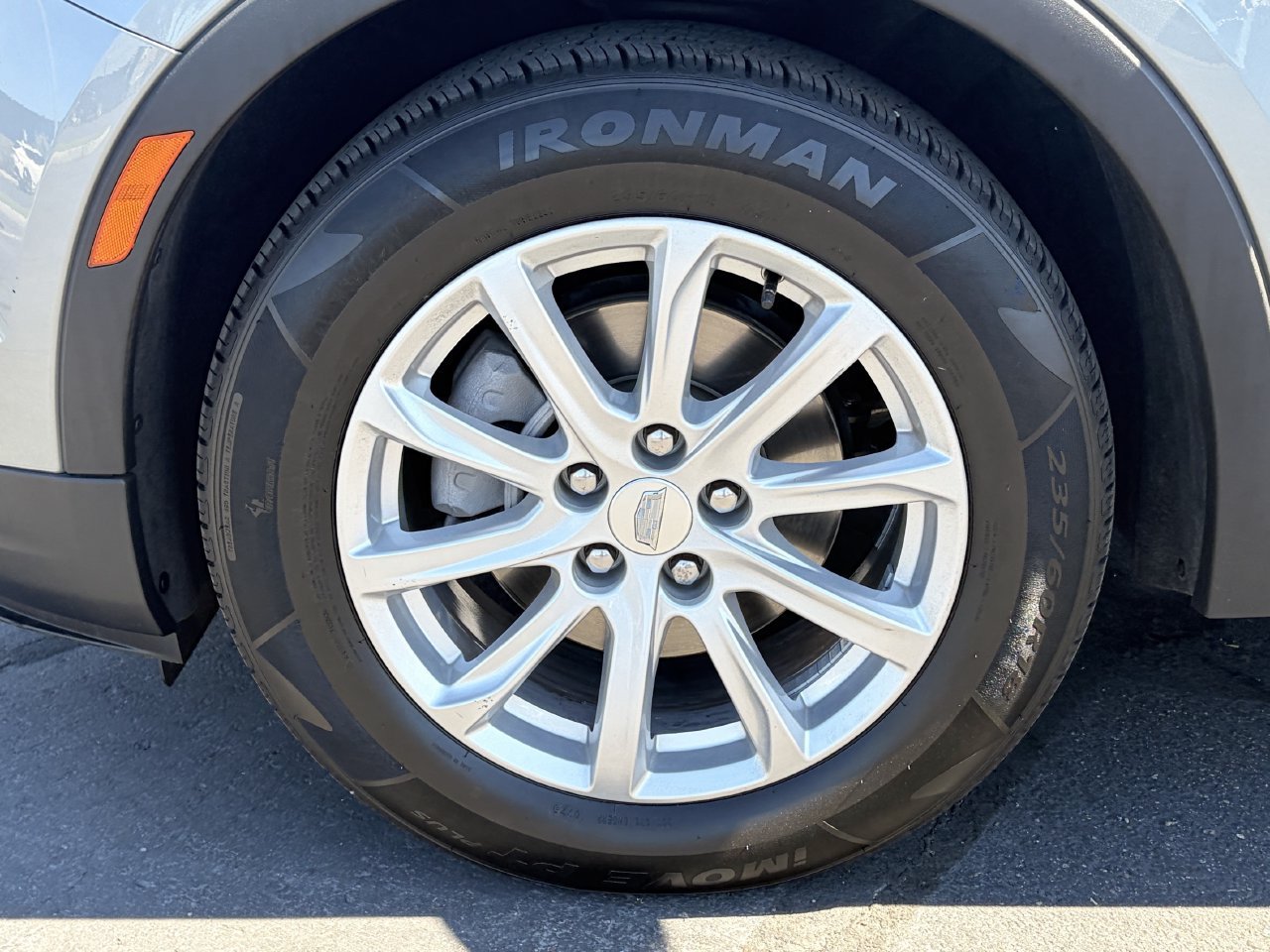 Certified 2023 Cadillac XT4 Luxury w/ Driver Awareness Package FWD image 10