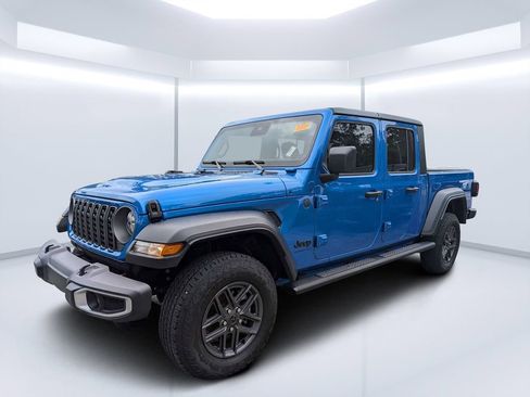 Used 2025 Jeep Gladiator Sport AWD/4WD image 7