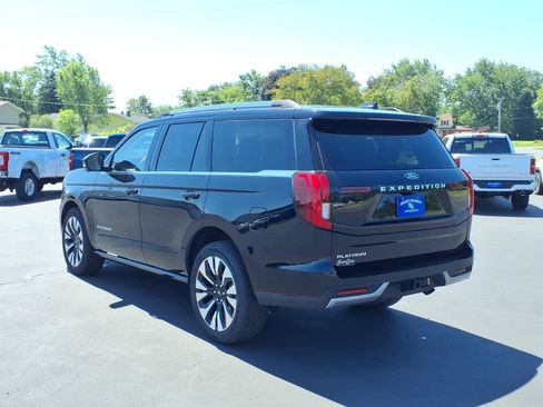 Used 2025 Ford Expedition Platinum w/ Driver's Package AWD/4WD image 3