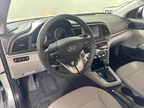 Used 2020 Hyundai Elantra SEL FWD image 17