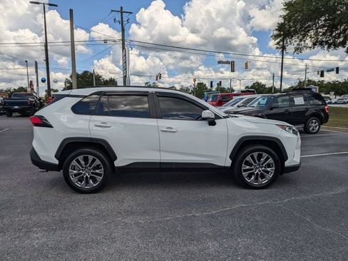 Used 2019 Toyota RAV4 XLE Premium FWD image 3