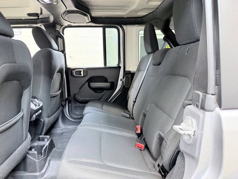 Used 2018 Jeep Wrangler Unlimited Sport S AWD/4WD image 17