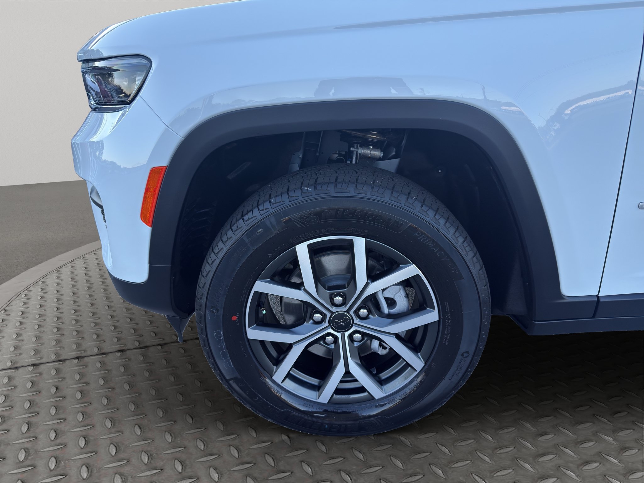 New 2027 Jeep Grand Cherokee Laredo RWD image 14