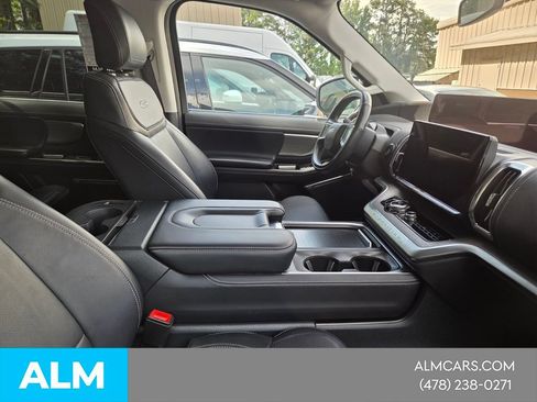 Used 2025 Ford Expedition Platinum AWD/4WD image 22