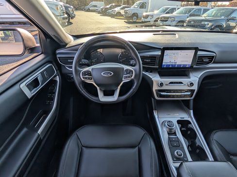 Certified 2022 Ford Explorer XLT w/ Equipment Group 202A image 18