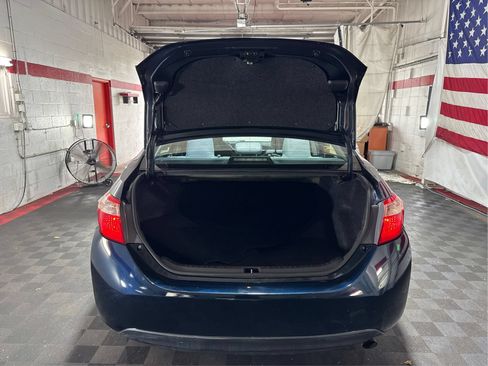 Used 2018 Toyota Corolla LE FWD image 12