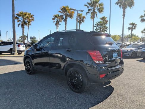 Certified 2022 Chevrolet Trax LT w/ Midnight Edition image 5