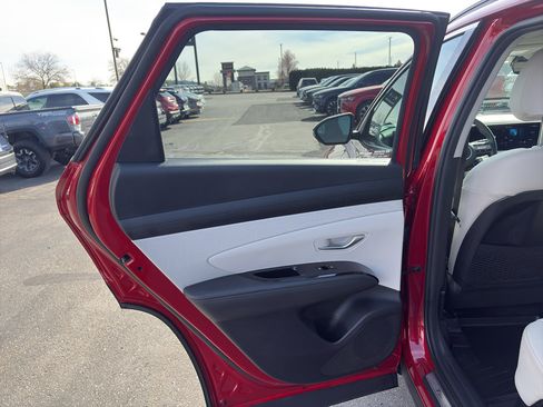 Used 2025 Hyundai Tucson Limited AWD/4WD image 13