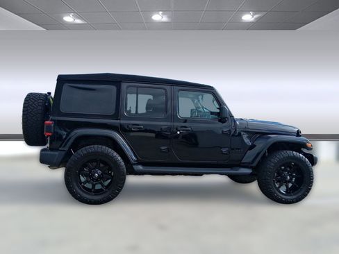 Used 2020 Jeep Wrangler Unlimited Sahara image 8