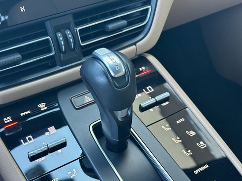 Certified 2024 Porsche Macan S AWD/4WD image 17