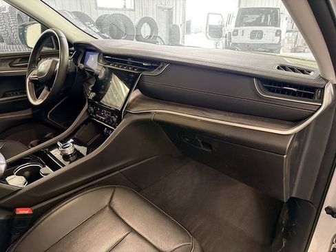 Used 2022 Jeep Grand Cherokee Limited w/ Luxury Tech Group II image 12