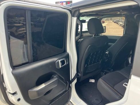 Used 2022 Jeep Gladiator Mojave w/ LED Lighting Group AWD/4WD image 17