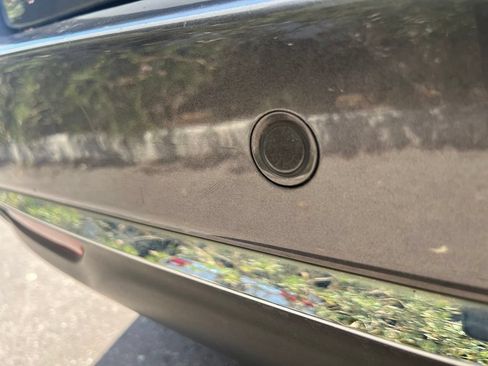 Used 2019 Chrysler Pacifica Touring-L FWD image 18