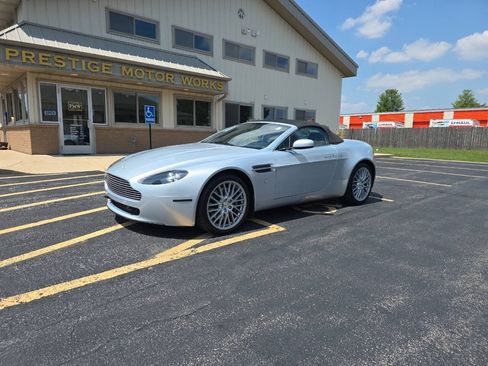 Used 2009 Aston Martin V8 Vantage Roadster RWD image 2