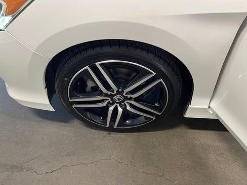 Used 2017 Honda Accord Sport image 30