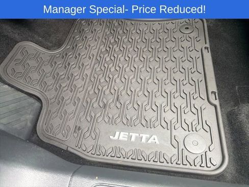 Certified 2025 Volkswagen Jetta SE w/ Sunroof Package image 18