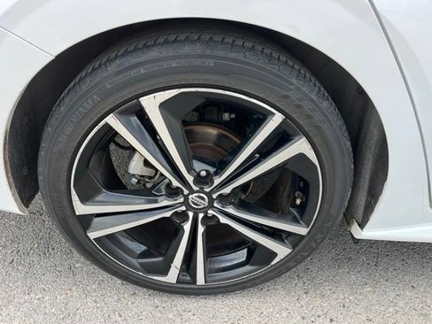 Used 2022 Nissan Sentra SR w/ SR Premium Package FWD image 22