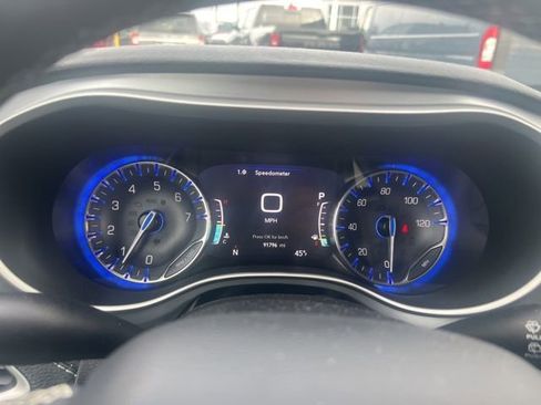 Used 2021 Chrysler Pacifica Touring-L w/ Uconnect Theater Family Group image 11