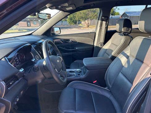 Used 2023 Chevrolet Traverse Premier image 13