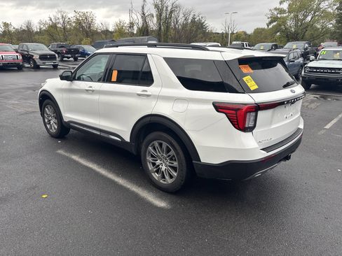 Used 2025 Ford Explorer Active w/ Active Comfort Package image 6