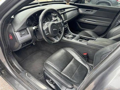 Used 2016 Jaguar XF R-Sport image 9