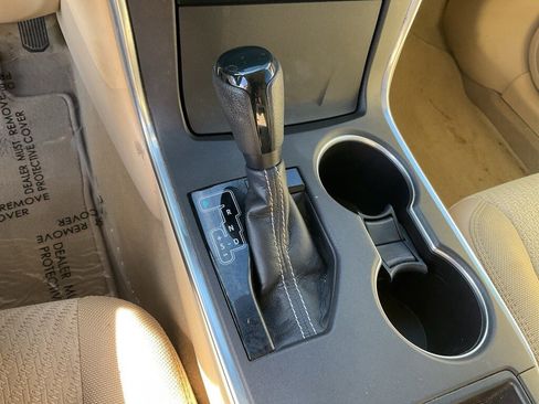 Used 2016 Toyota Camry LE image 11