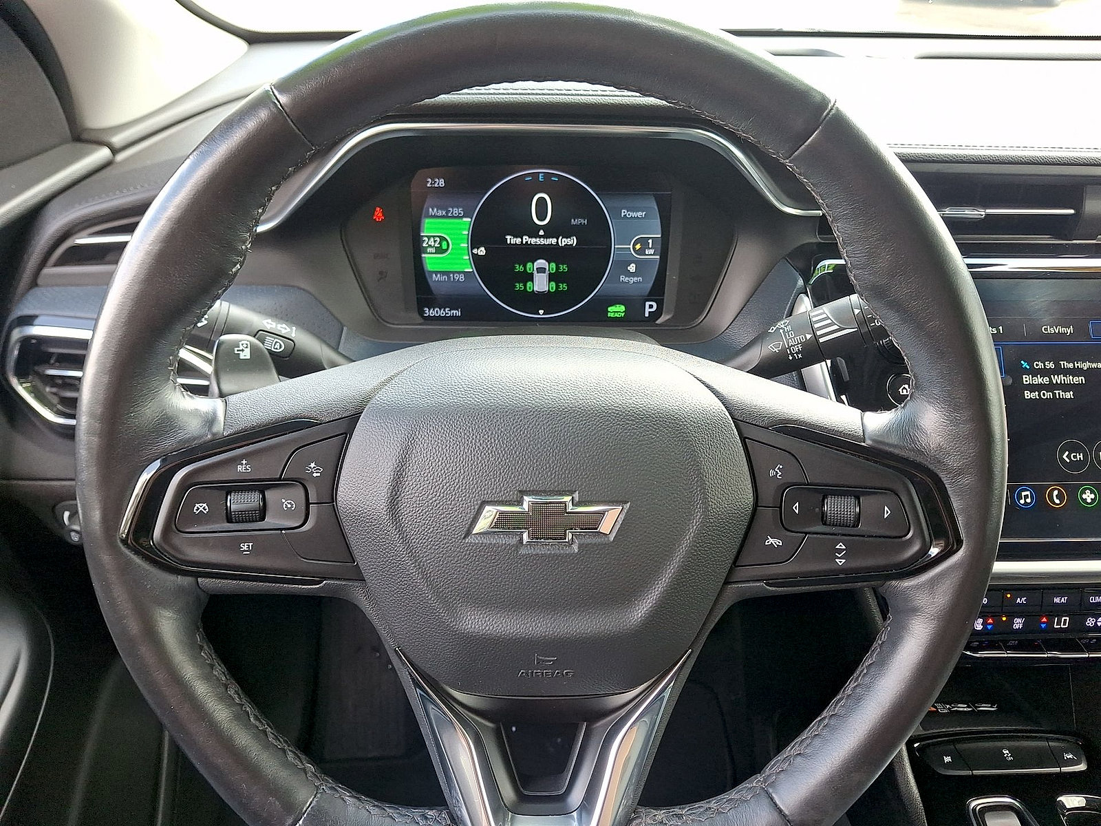 Used 2023 Chevrolet Bolt EUV Premier FWD image 16