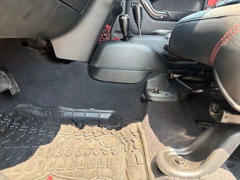 Used 2017 Jeep Wrangler Unlimited Rubicon AWD/4WD image 29