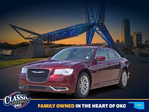 Used 2017 Chrysler 300 Limited RWD image 3