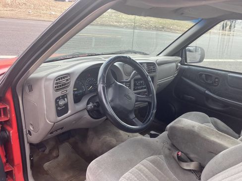 Used 2000 Chevrolet S10 Pickup LS w/ Preferred Equipment Group image 24