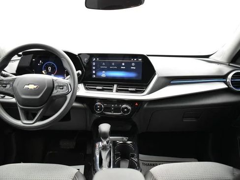 Used 2025 Chevrolet Trax LT image 19