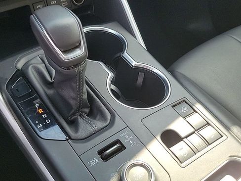 Used 2024 Toyota Highlander XSE image 25