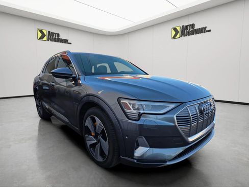 Used 2019 Audi e-tron Prestige w/ Prestige Package image 9
