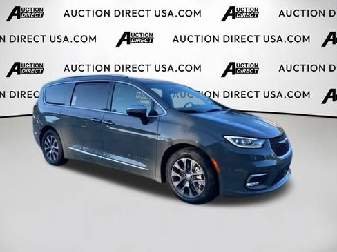 Used 2023 Chrysler Pacifica Pinnacle image 1