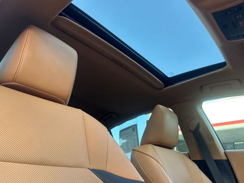 Used 2022 Lexus ES 300h w/ Premium Package image 15